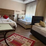 Twenty Hotel 2*