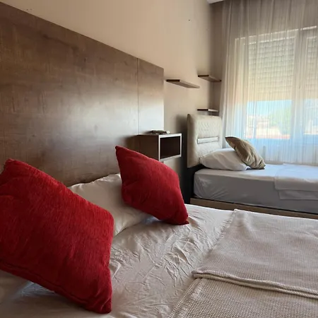 Hotel Twenty Hotel 2*