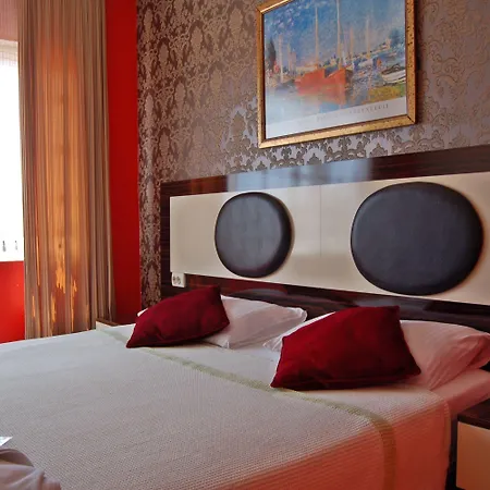 Otel Twenty 2*