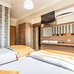 Twenty Hotel 2*