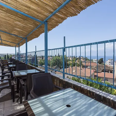 Отель Twenty 2*